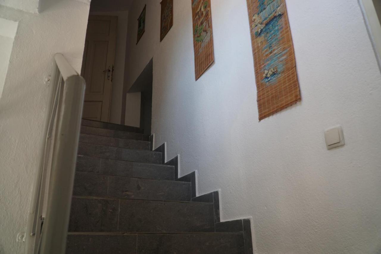 Albaniantrip Rooms And Apartments Tirana Buitenkant foto