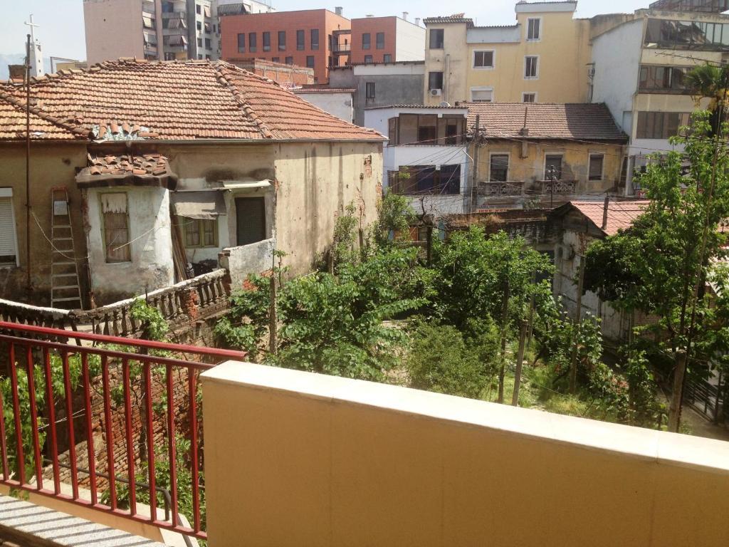 Albaniantrip Rooms And Apartments Tirana Buitenkant foto
